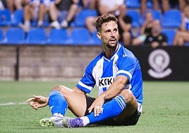 Fran Sol, sobre el césped del Rico Pérez.