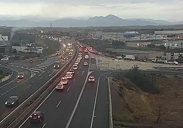 Retenciones y obstáculos en las carreteras de Alicante durante la alerta naranja por lluvias
