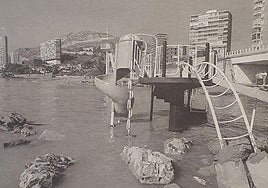 La playa de la Albufereta, totalmente anegada tras las riadas de 1997.