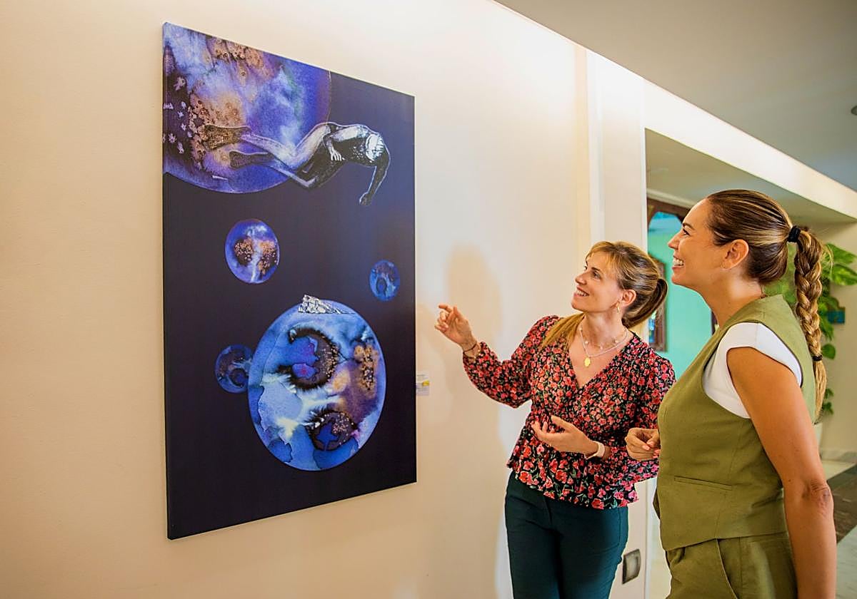 La exposición 'Un mosaico de estilos frente al Mediterráneo' reúne a los artistas de Montíboli Cultural.