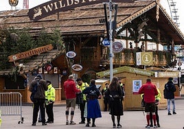 La Policía registra a los visitantes del Oktoberfest de Múnich, tras el aviso de bomba.