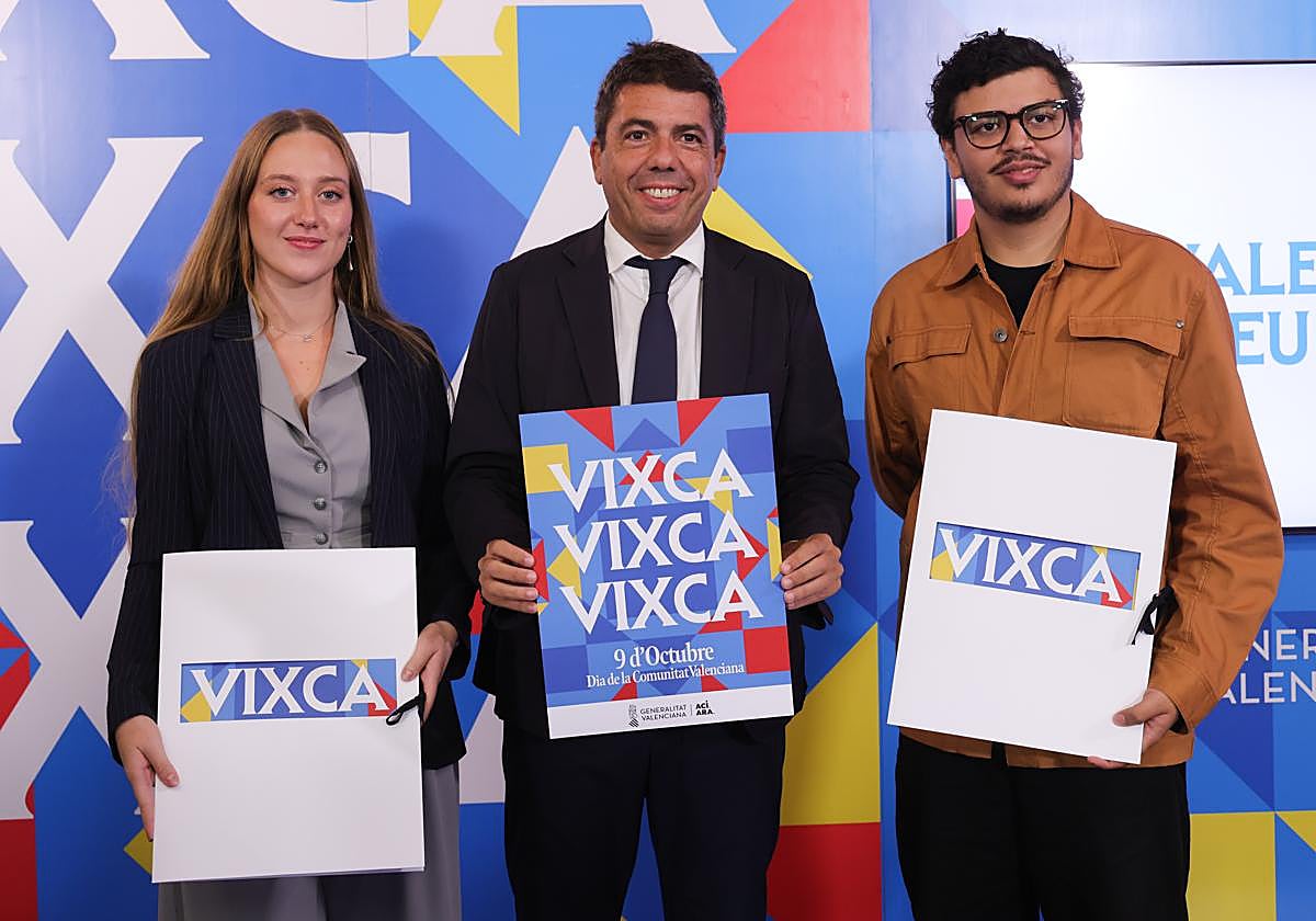 El presidente de la Generalitat, Carlos Mazón, muestra la campaña del 9 d'Octubre, con sus creativos.