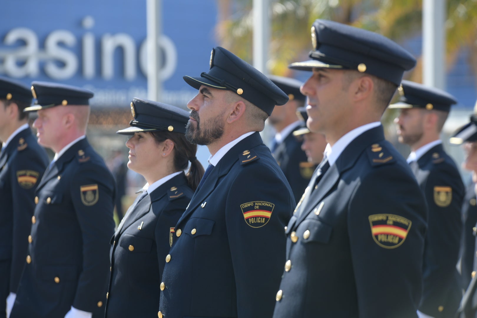 Orgullo azul en Alicante con el homenaje de la Policía Nacional a su patrón, los Santos Ángeles Custodios