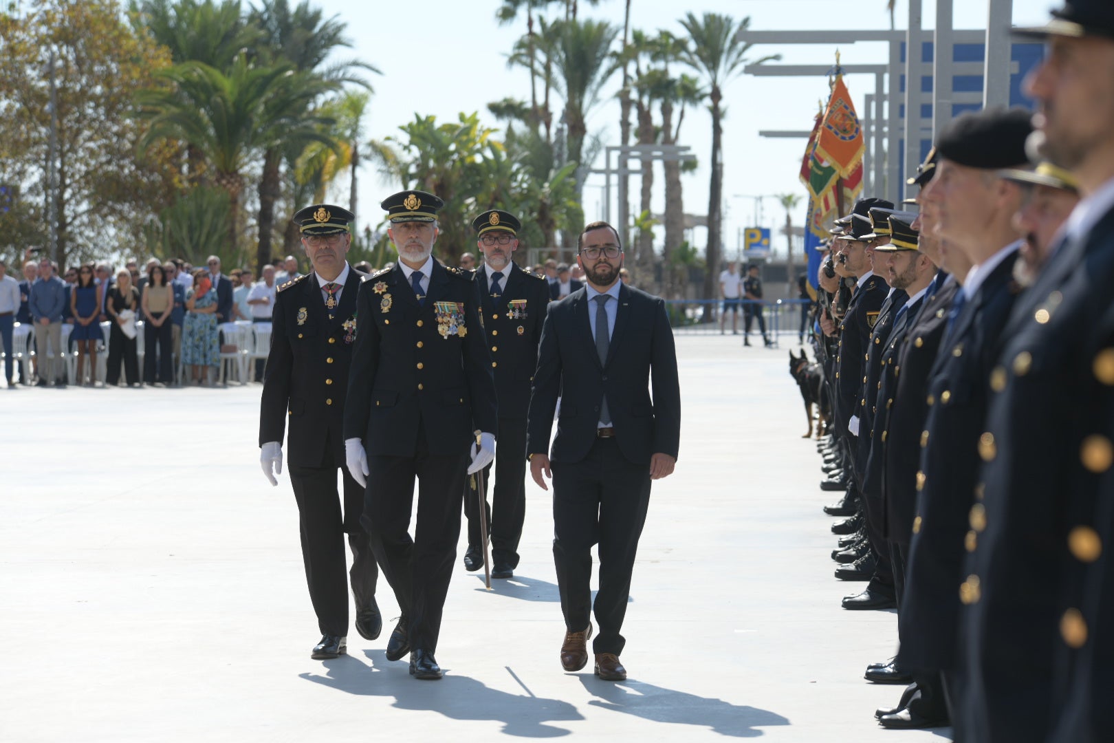 Orgullo azul en Alicante con el homenaje de la Policía Nacional a su patrón, los Santos Ángeles Custodios