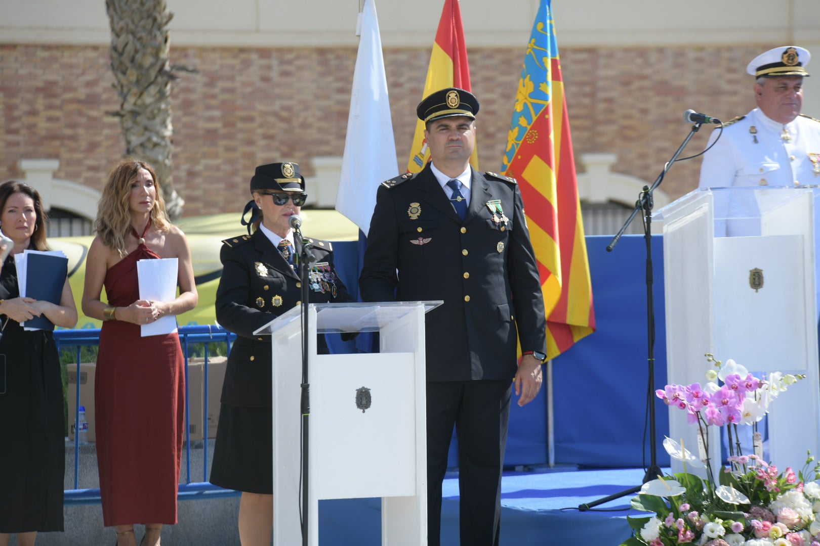 Orgullo azul en Alicante con el homenaje de la Policía Nacional a su patrón, los Santos Ángeles Custodios