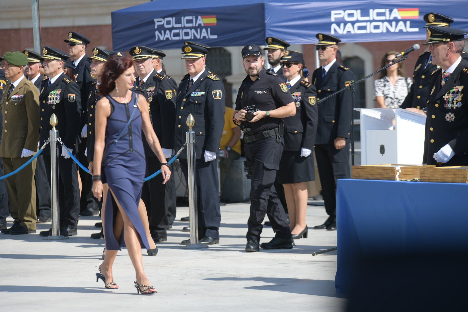 Orgullo azul en Alicante con el homenaje de la Policía Nacional a su patrón, los Santos Ángeles Custodios