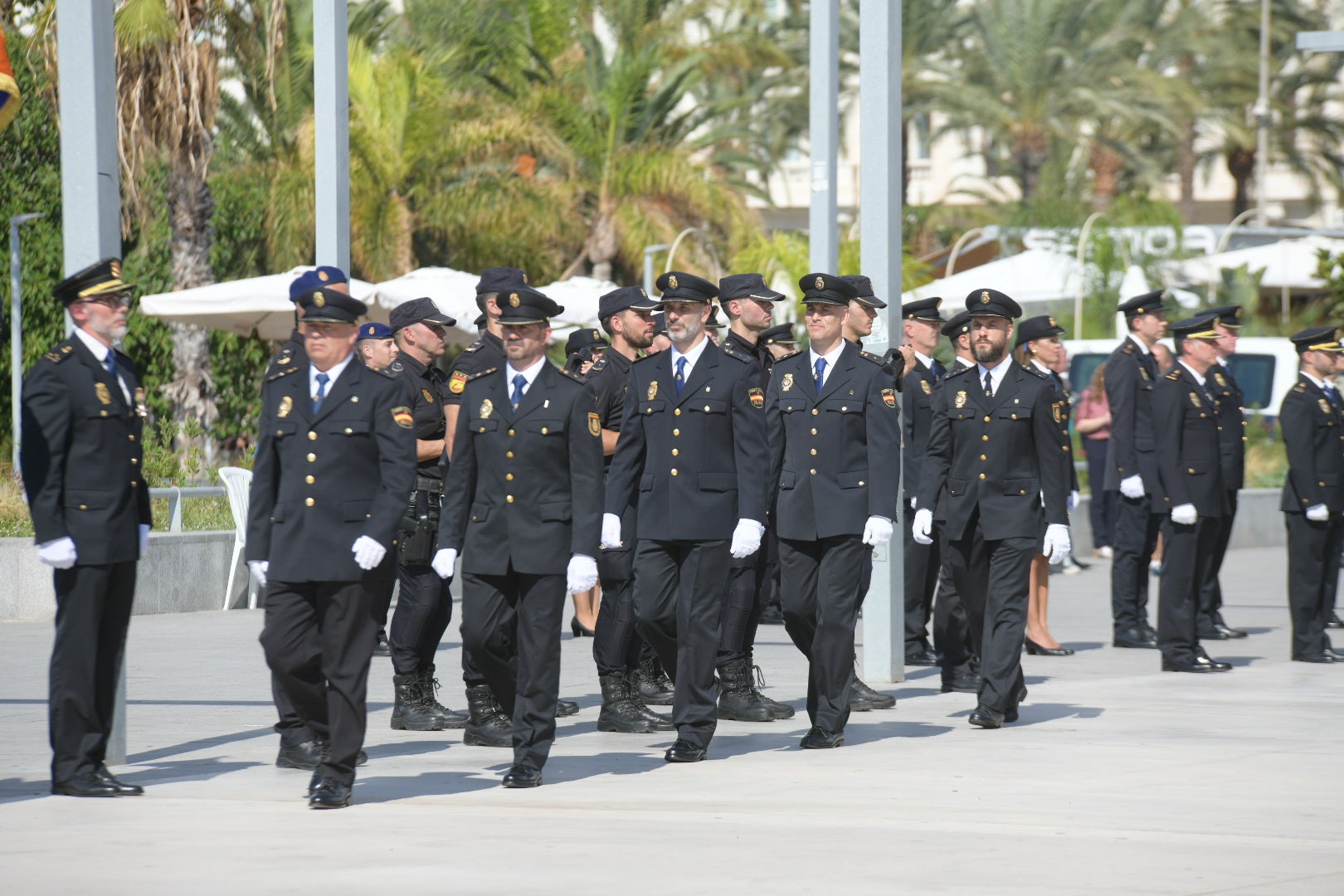 Orgullo azul en Alicante con el homenaje de la Policía Nacional a su patrón, los Santos Ángeles Custodios
