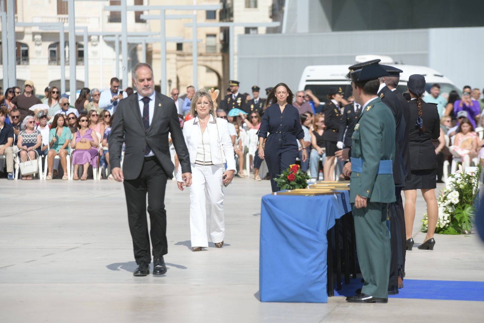Orgullo azul en Alicante con el homenaje de la Policía Nacional a su patrón, los Santos Ángeles Custodios