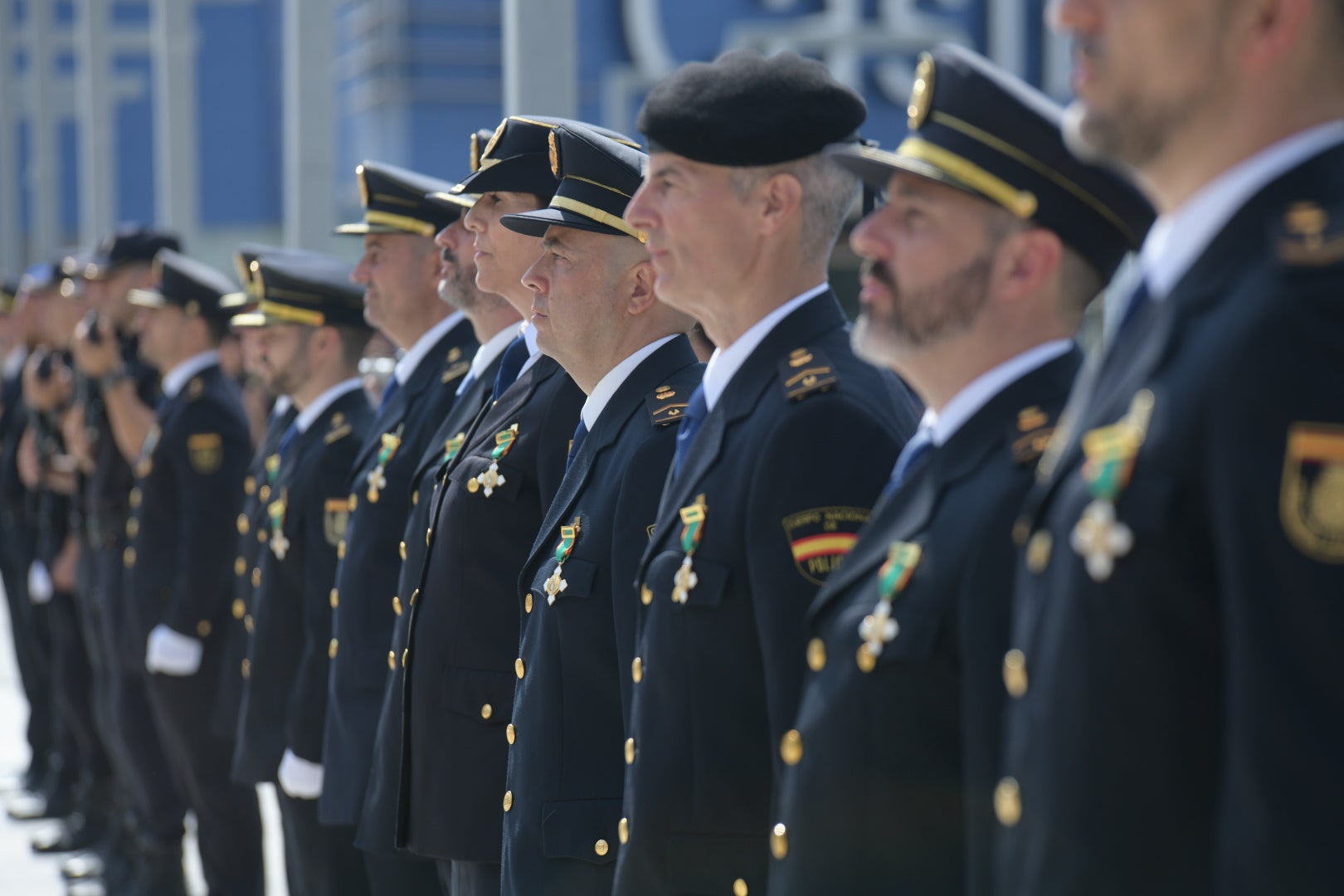 Orgullo azul en Alicante con el homenaje de la Policía Nacional a su patrón, los Santos Ángeles Custodios