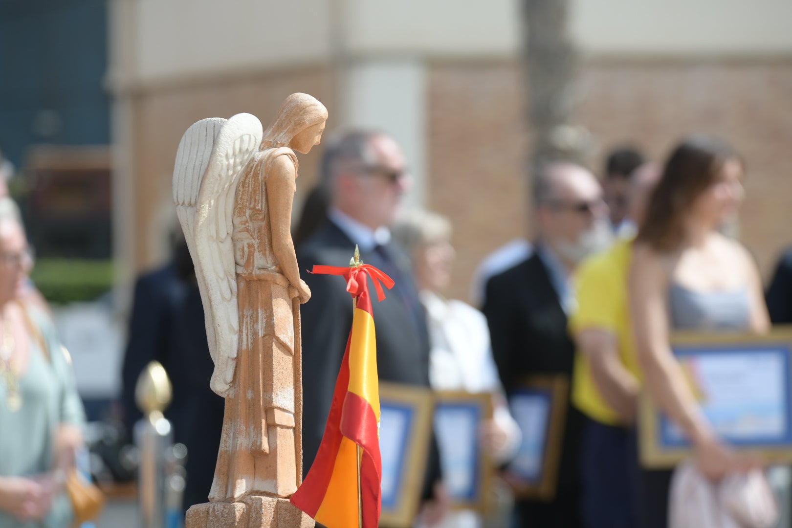 Orgullo azul en Alicante con el homenaje de la Policía Nacional a su patrón, los Santos Ángeles Custodios