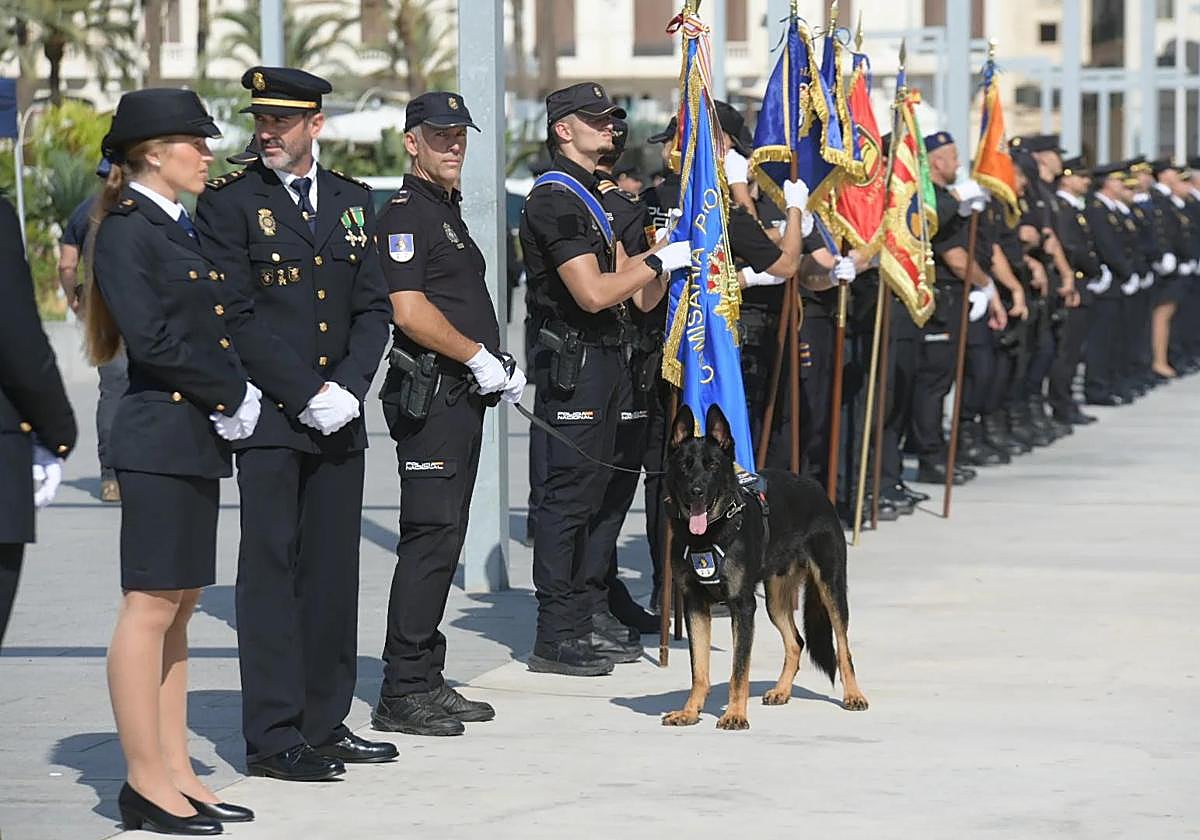 La Policía Nacional celebra el día de su patrón en la ciudad de Alicante.