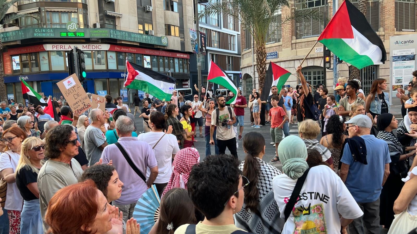 Cerca de 6.000 personas piden desde Alicante el cese del conflicto en Gaza