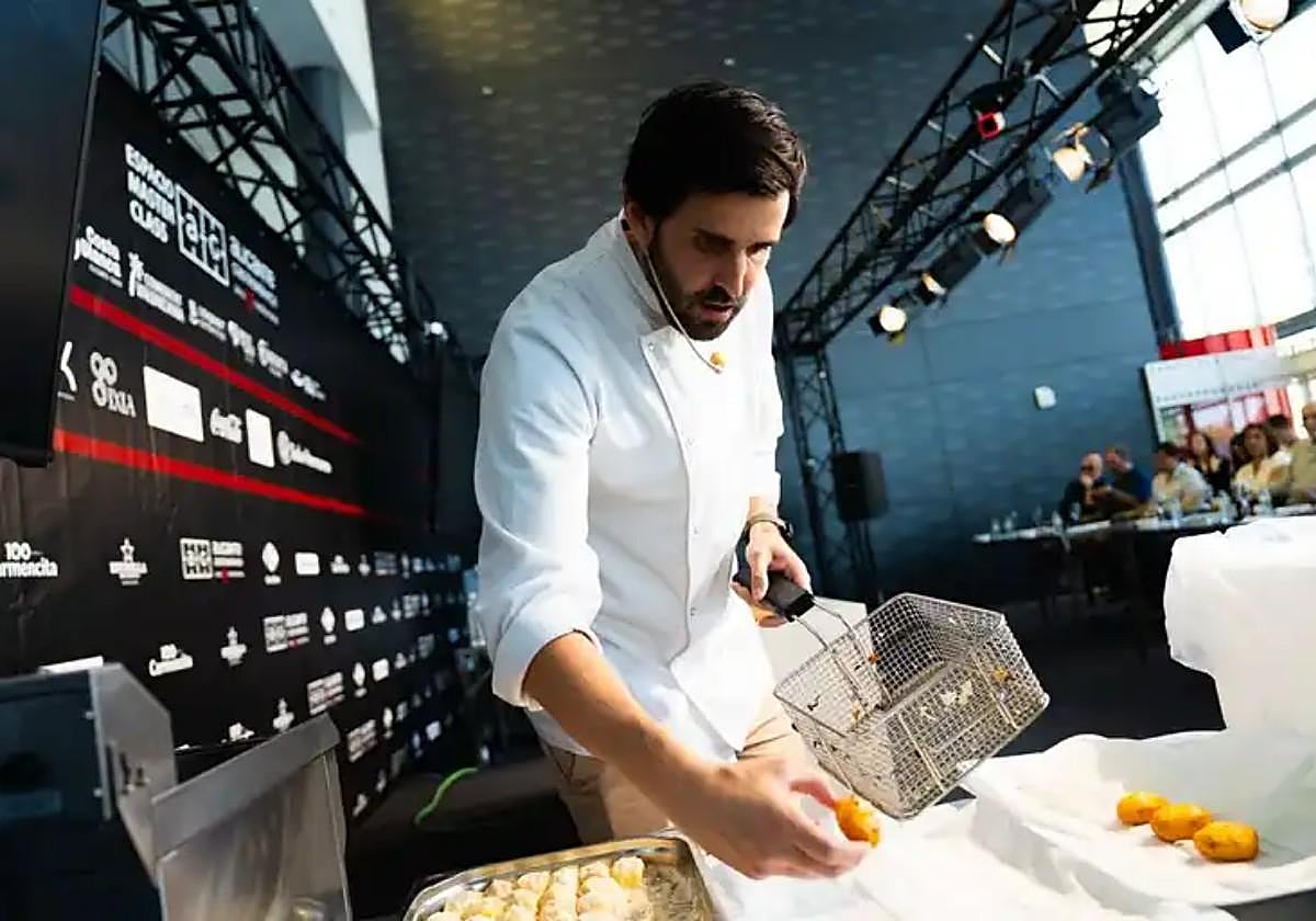 El chef Carlos Griffo durante la masterclass en Alicante Gastronómica.