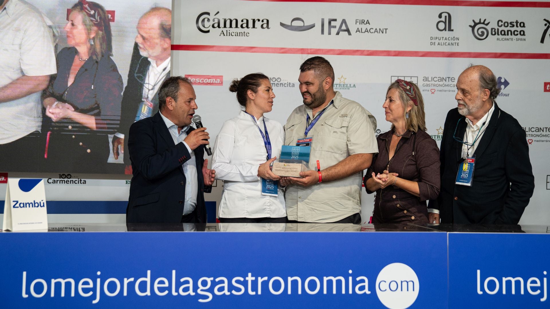 Momento del homenaje a Bolivia.