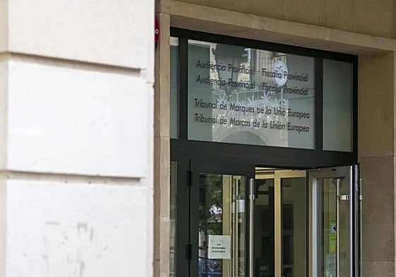 Acceso a la Audiencia Provincial de Alicante.