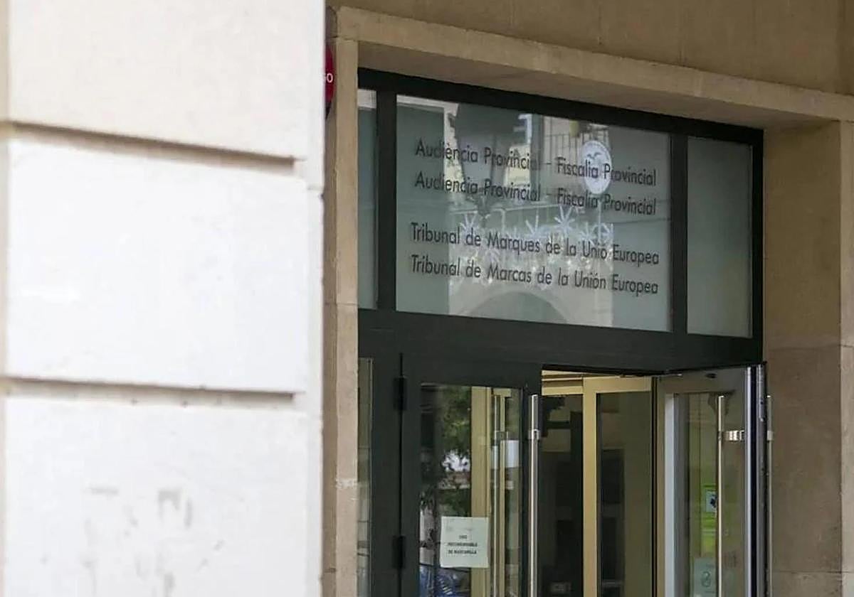 Acceso a la Audiencia Provincial de Alicante.