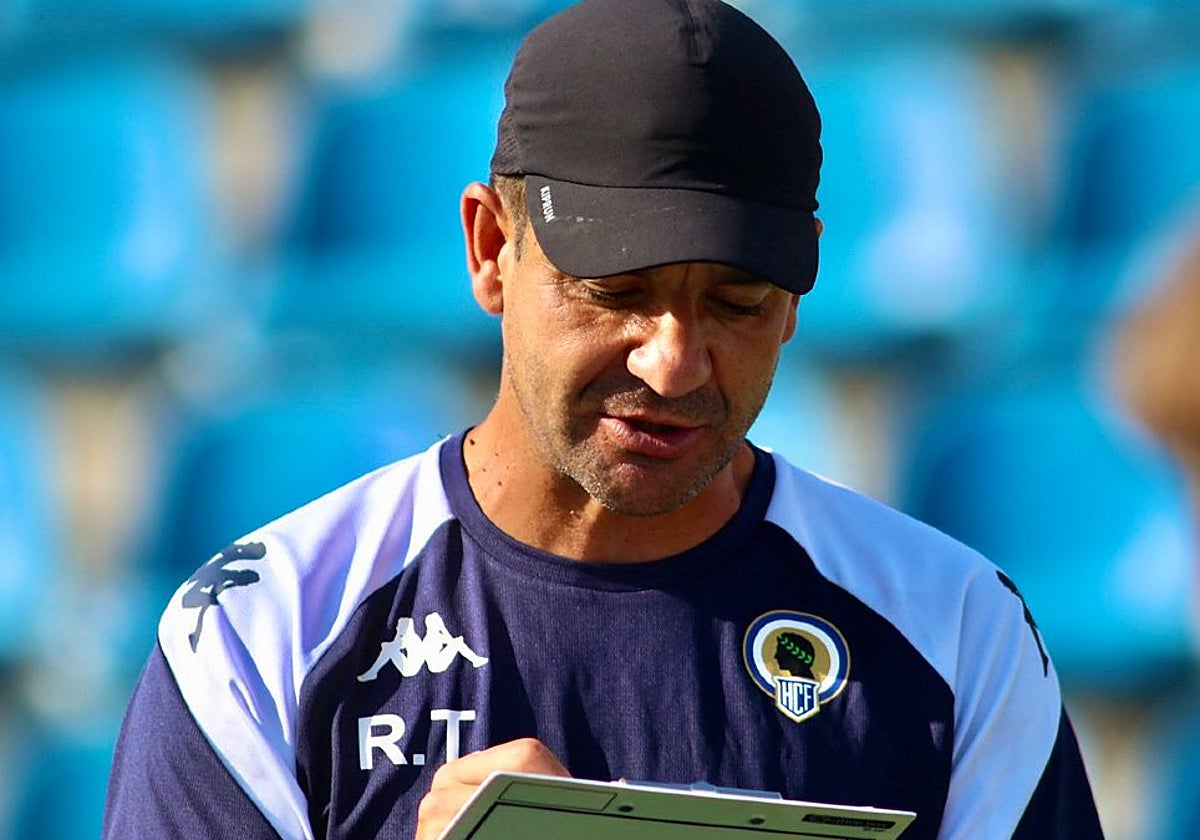 Rubén Torrecilla, pizarra en mano.