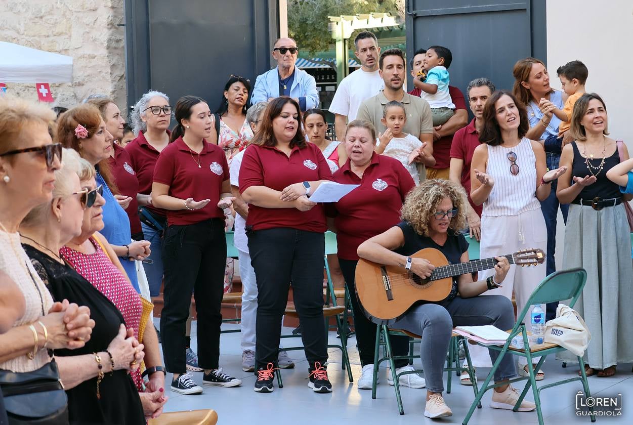Imagen principal - La familia franciscana celebra su V almuerzo solidario