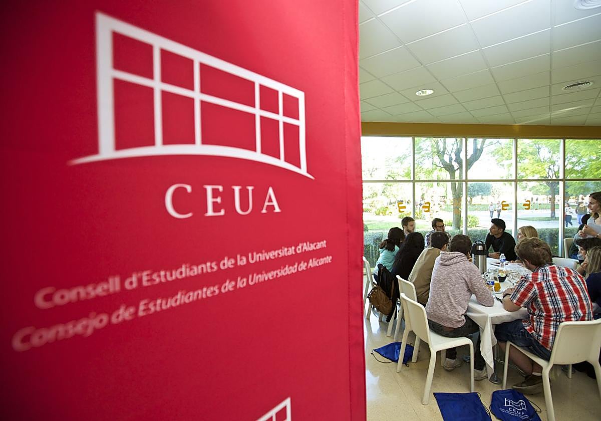 Acto del Consejo de Estudiantes en una de las alas del Club Social 2.