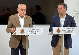 El alcalde Pablo Ruz y el edil Francisco Soler presentan las líneas fundamentales del presupuesto municipal de 2026 en el Ayuntamiento de Elche.