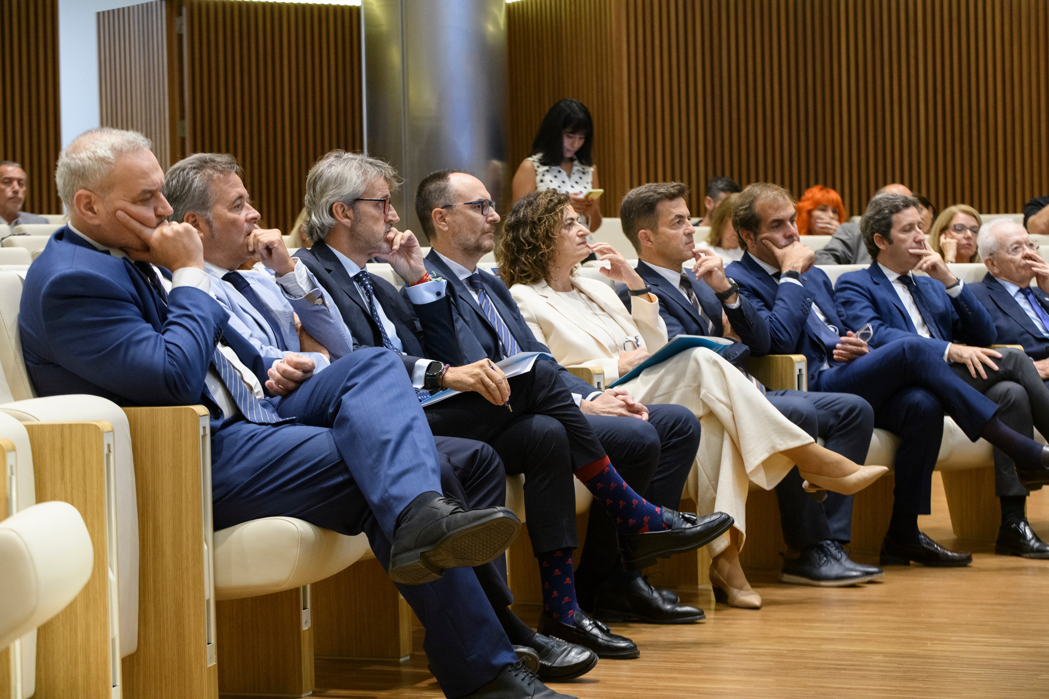 Imagen secundaria 1 - Los empresarios de la Comunitat y la Región de Murcia piden un frente común para asegurar el crecimiento