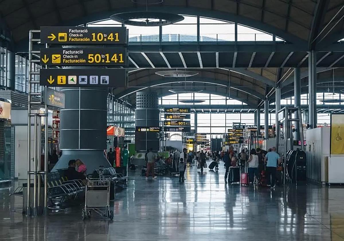 Terminal del aeropuerto Alicante-Elche Miguel Hernández.