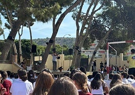 Celebración del 9 de Octubre en el centro educativo.