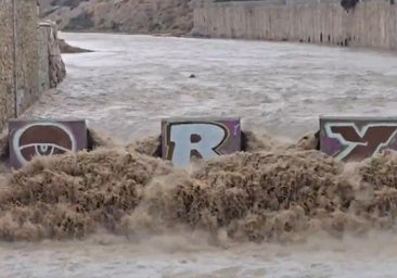 El Barranco de las Ovejas de Alicante se convierte en un río