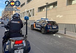 Unidades de la Policía Nacional en la comisaría.