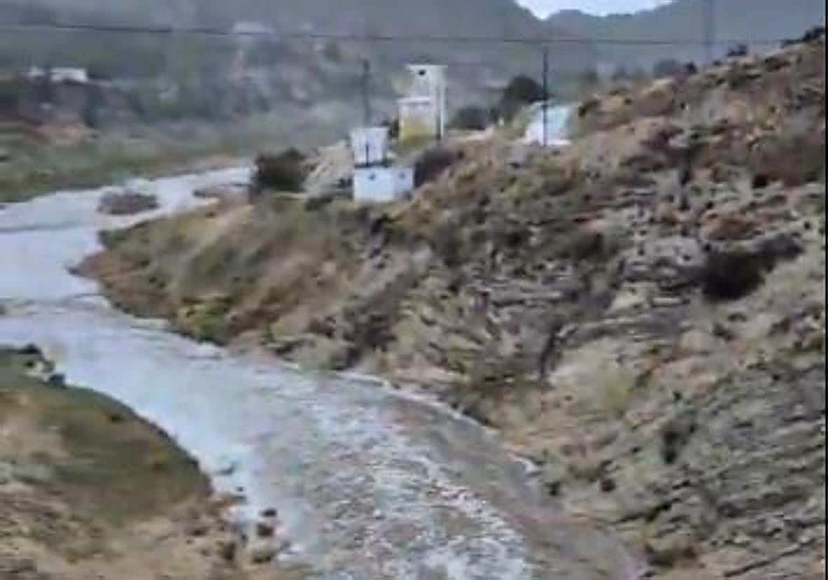 Cauce del río Amadoiro por la localidad de Orxeta.