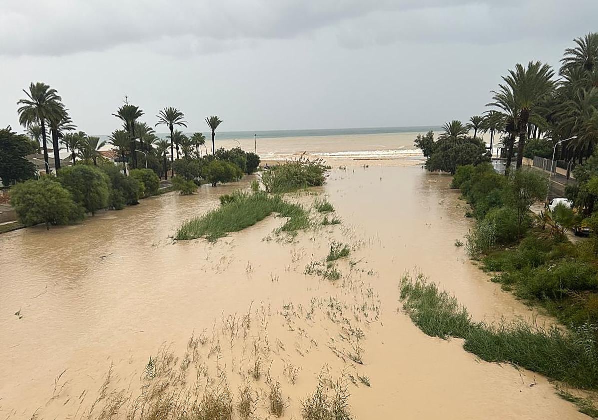 Rambla inundada en Orihuela.