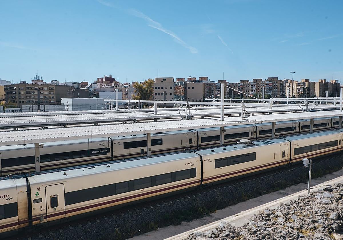Imagen de archivo de un tren en la estación de Alicante.