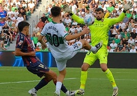 Rodrigo Mendoza disputando un encuentro esta temporada