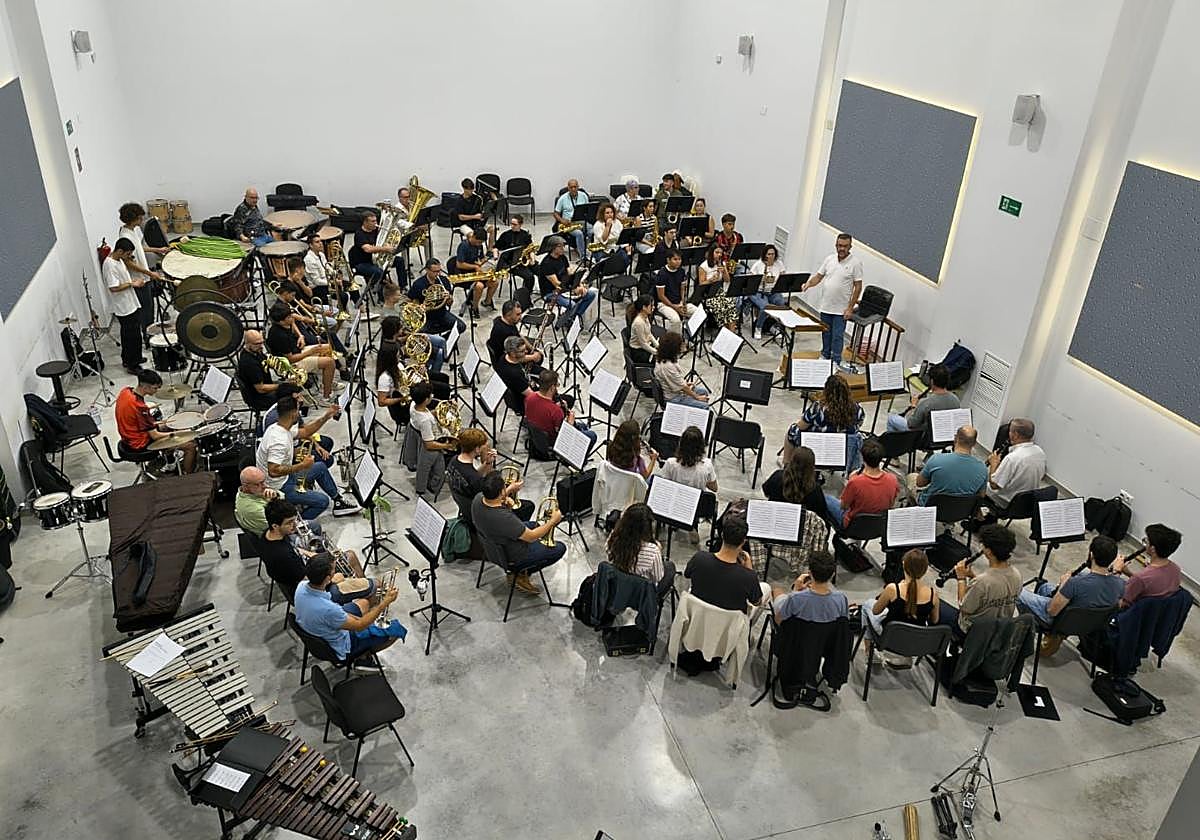 Ensayos de L'Harmonia Societat Musical d'Alacant para el certamen de bandas.