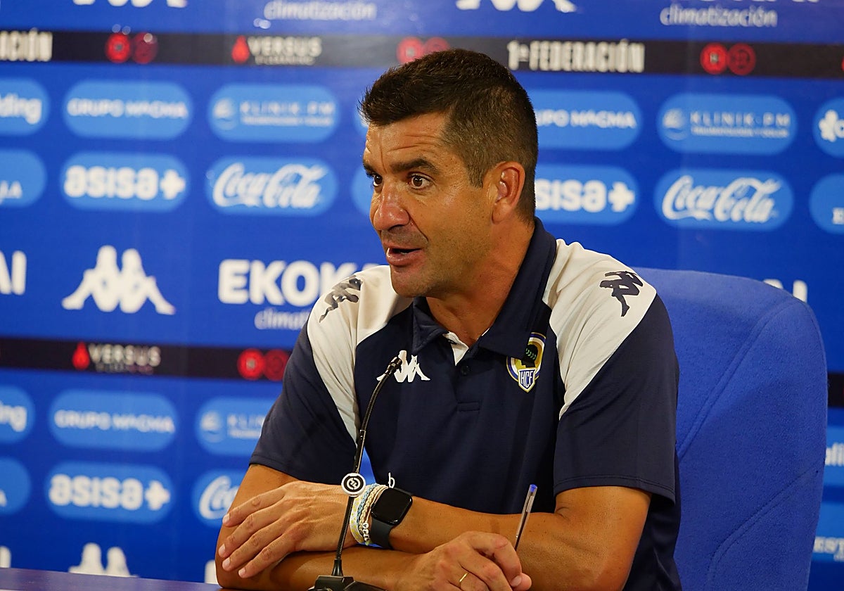 Rubén Torrecilla, in the press room of Rico Pérez.