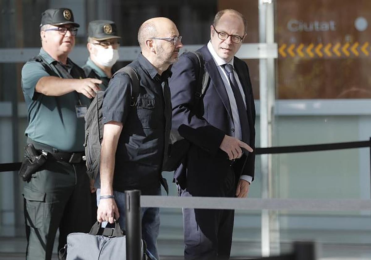 Francis Puig, brother of former Generalitat President Ximo Puig, before appearing in court.