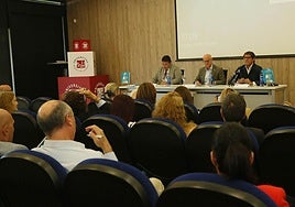 Elche ha acogido este martes una jornada coloquio para dar a conocer la publicación.