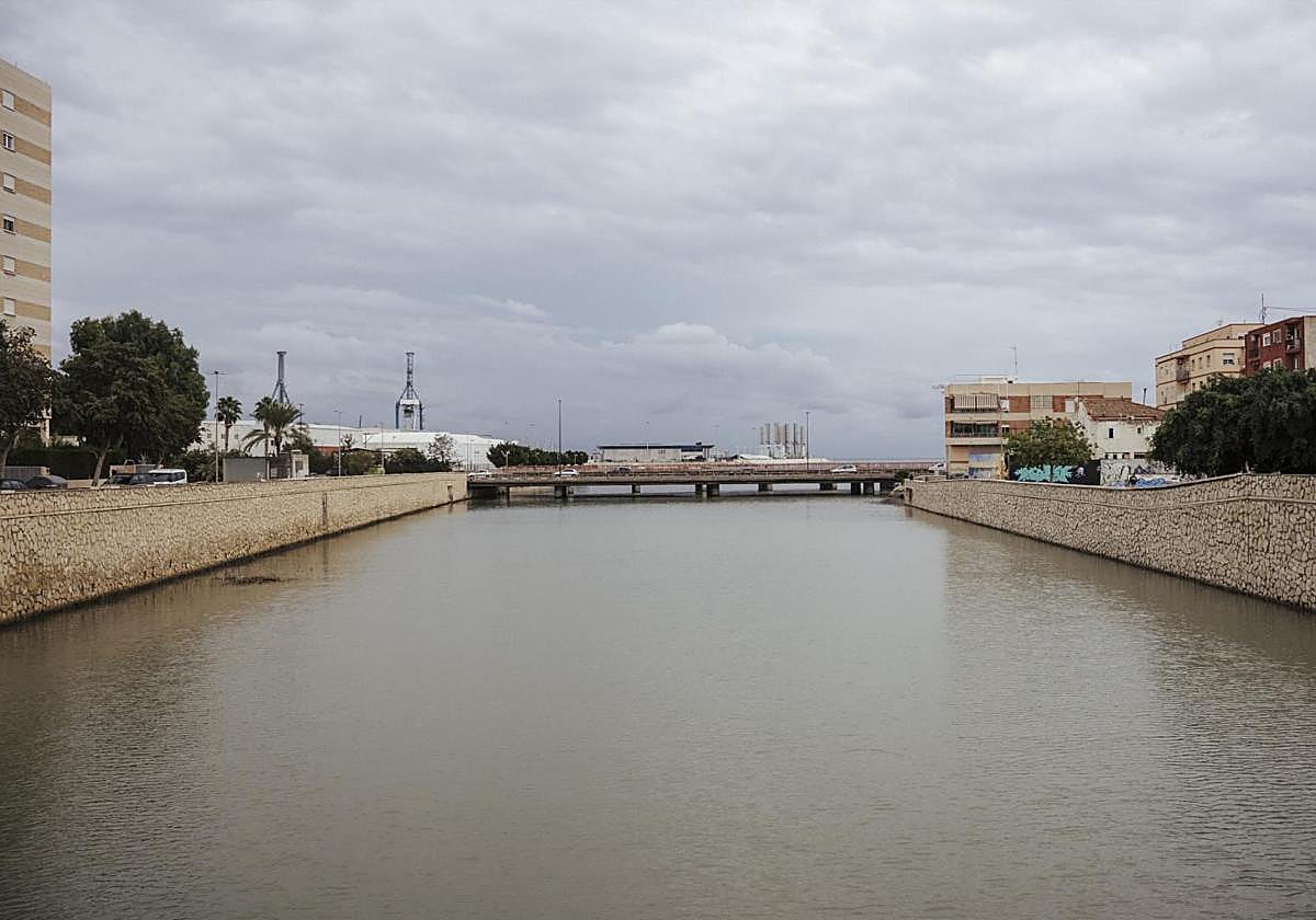 Water accumulated in a ravine in Alicante during storm 'Alice'.