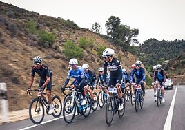 Imagen de la edición de 2024 con, entre otros, Alejandro Valverde y Óscar Sevilla