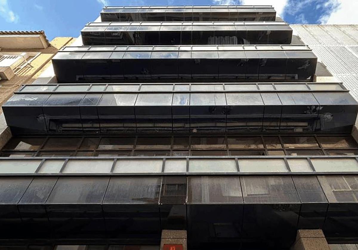 El antiguo edificio de la ONCE en la calle Solares se transformará en un hotel de 40 habitaciones en el centro de Elche.