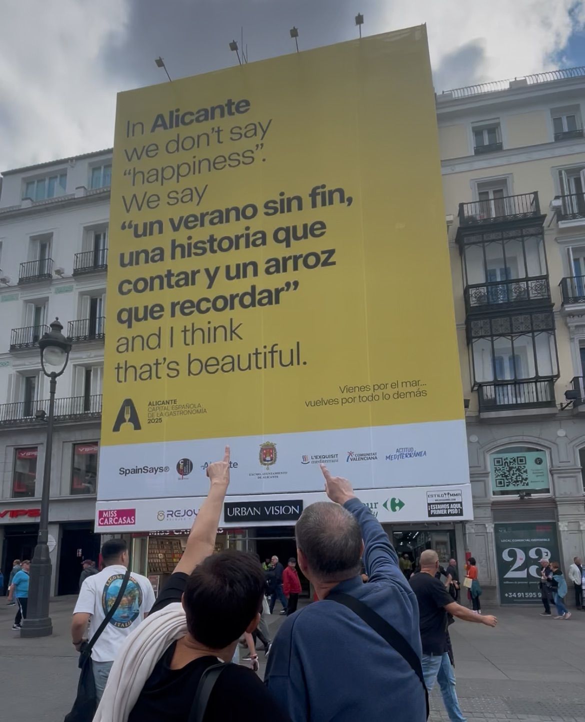 La gran valla de Alicante en la Puerta del Sol.