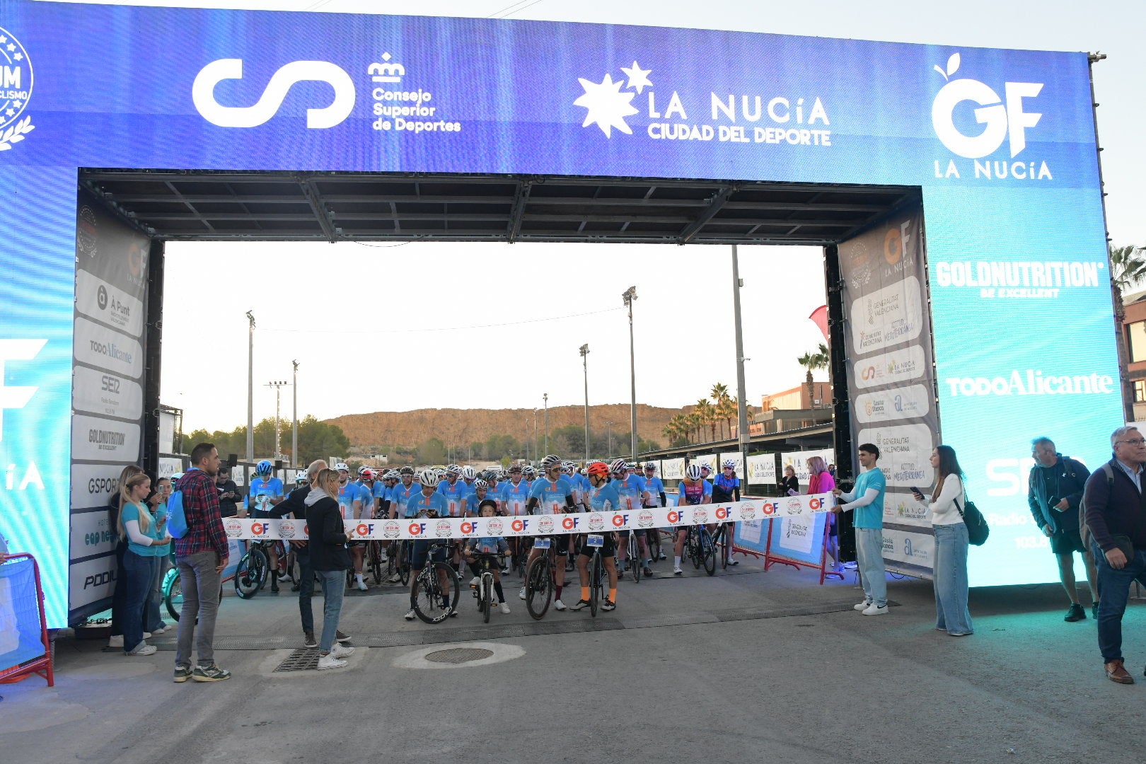 La Nucía se vuelca con el ciclismo en un fin de semana inolvidable: del espectáculo del Critérium al desafío del Gran Fondo