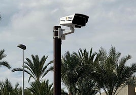 Instalación de las nuevas cámaras de monitorización del tráfico dentro del proyecto Vive Elche.