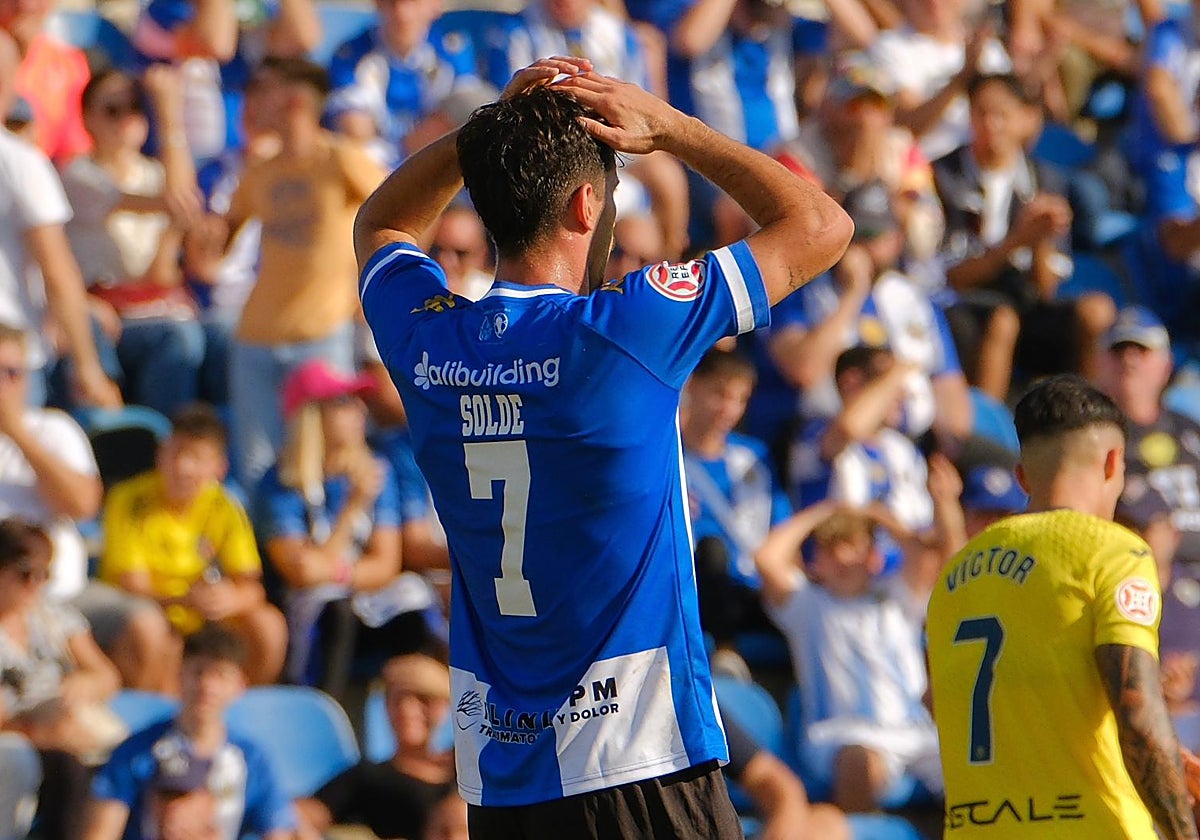 Soldevila se echa las manos a la cabeza en el choque ante el Villarreal B.