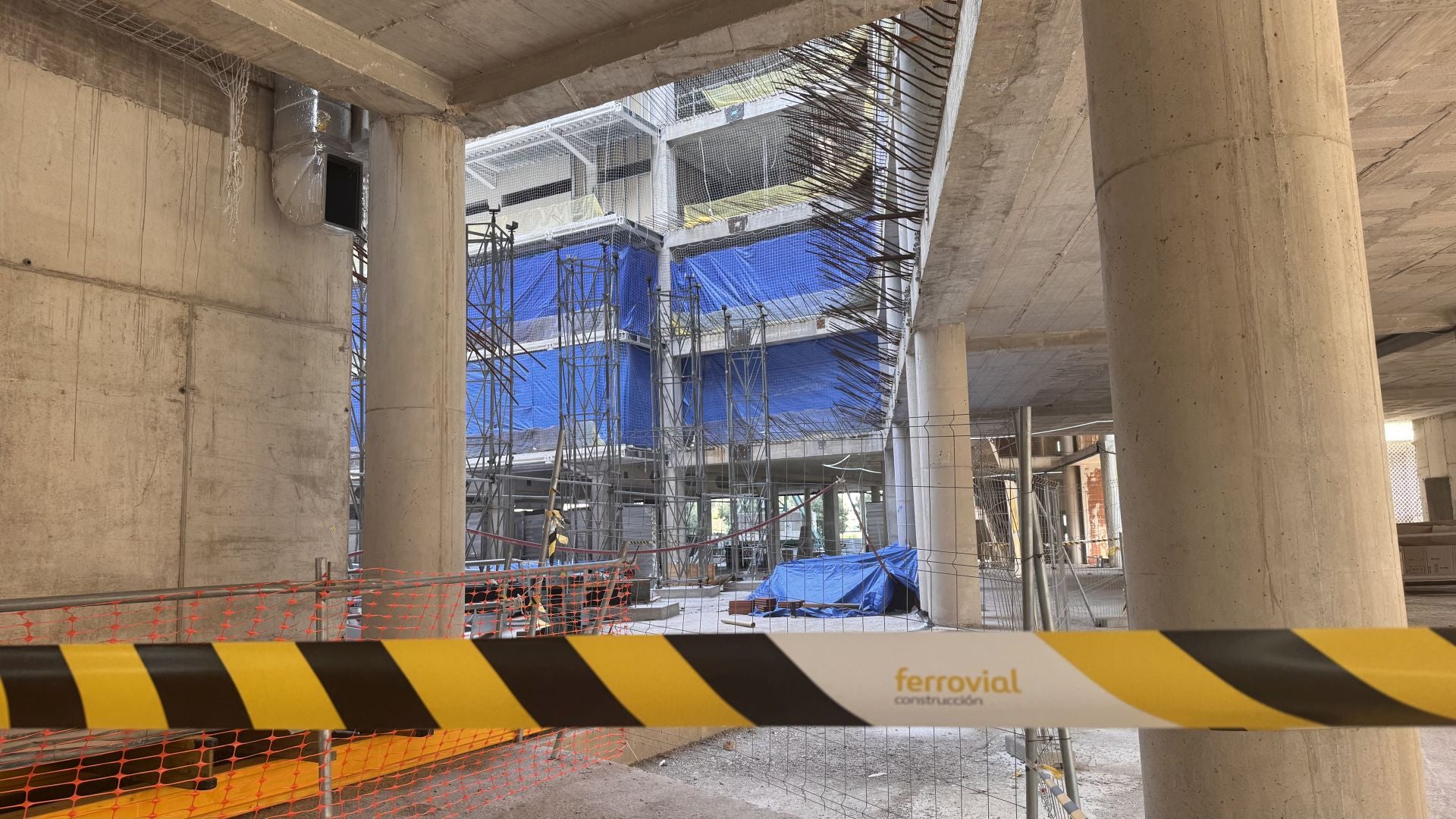 Imagen secundaria 2 - Imágenes de la visita a las obras de la Ciudad de la Justicia de Alicante.