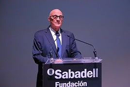 El presidente de Banco Sabadell, Josep Oliu, durante la entrega de premios en Alicante.