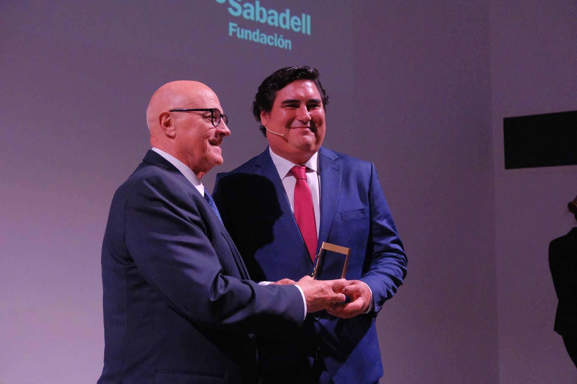 La Fundación Banco Sabadell reconoce al investigador de la UA Carlos Sáez en sus IV Premios a la Sostenibilidad Marina