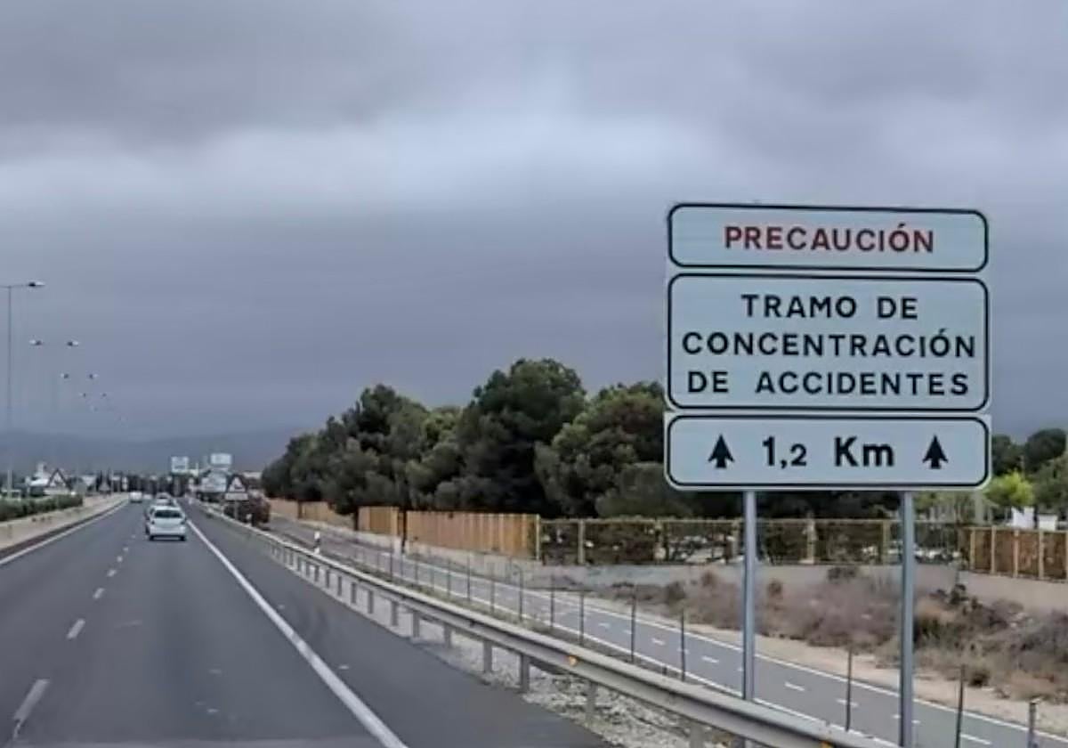 Imagen principal - El tramo de carretera con más accidentes y víctimas de España está en Alicante