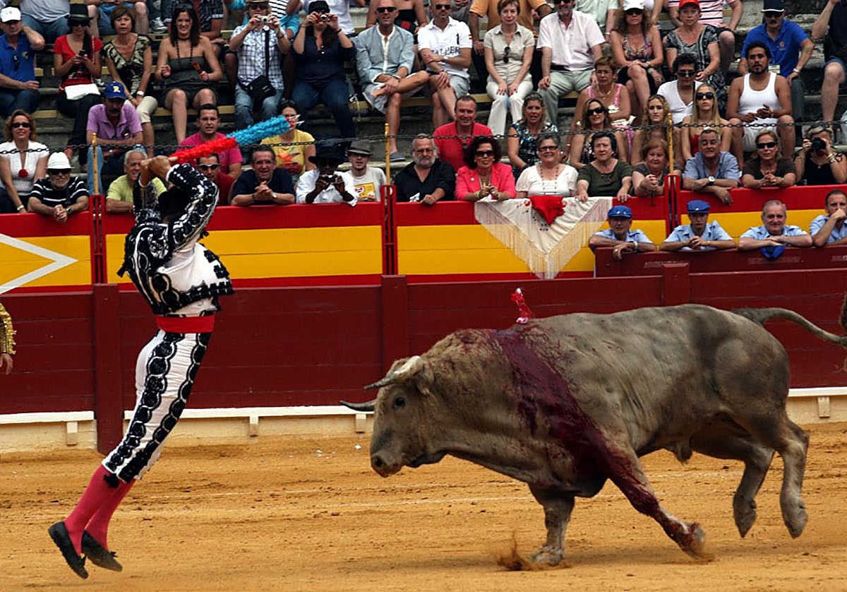 Morante coloca los palos al jabonero Sílfide-33, de Juan Pedro Domecq