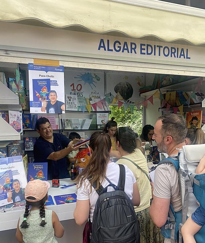 Imagen secundaria 2 - 1. Espectáculo en Xàbia. 2. Videoclip de 'El Monstre Petorro'. 3. Firma de libros en Madrid. 